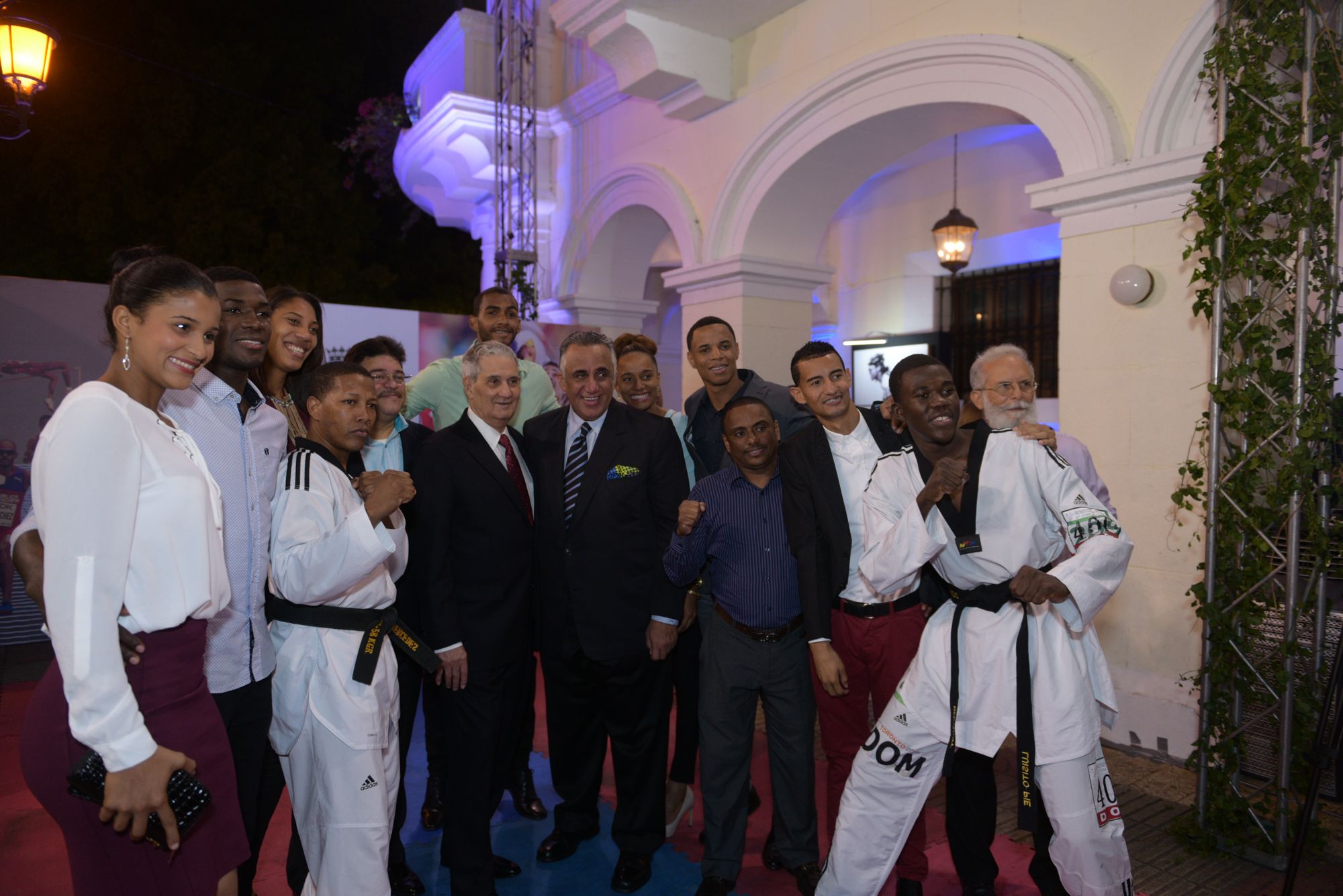 Celebrando a los Atletas con Glorias de Oro