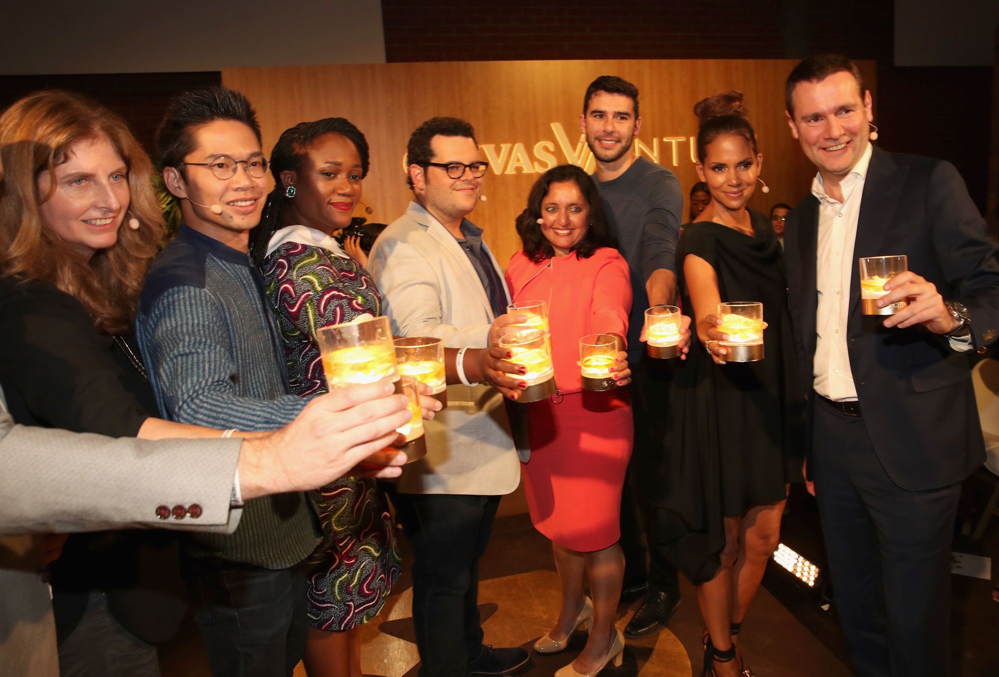 Halle Berry y Josh Gad: Anfitriones de Global Chivas Venture