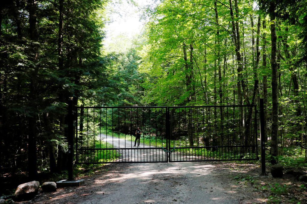 ¿Quién es Ghislaine Maxwell? La amiga de Jeffrey Epstein 8 Mansion 3