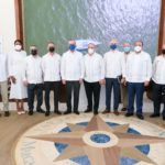 PRINCIPAL – El Presidente de la Republica junto los ejeutivos de Karisma, Margaritaville, Cap Cana y funcionarios gubernamentales