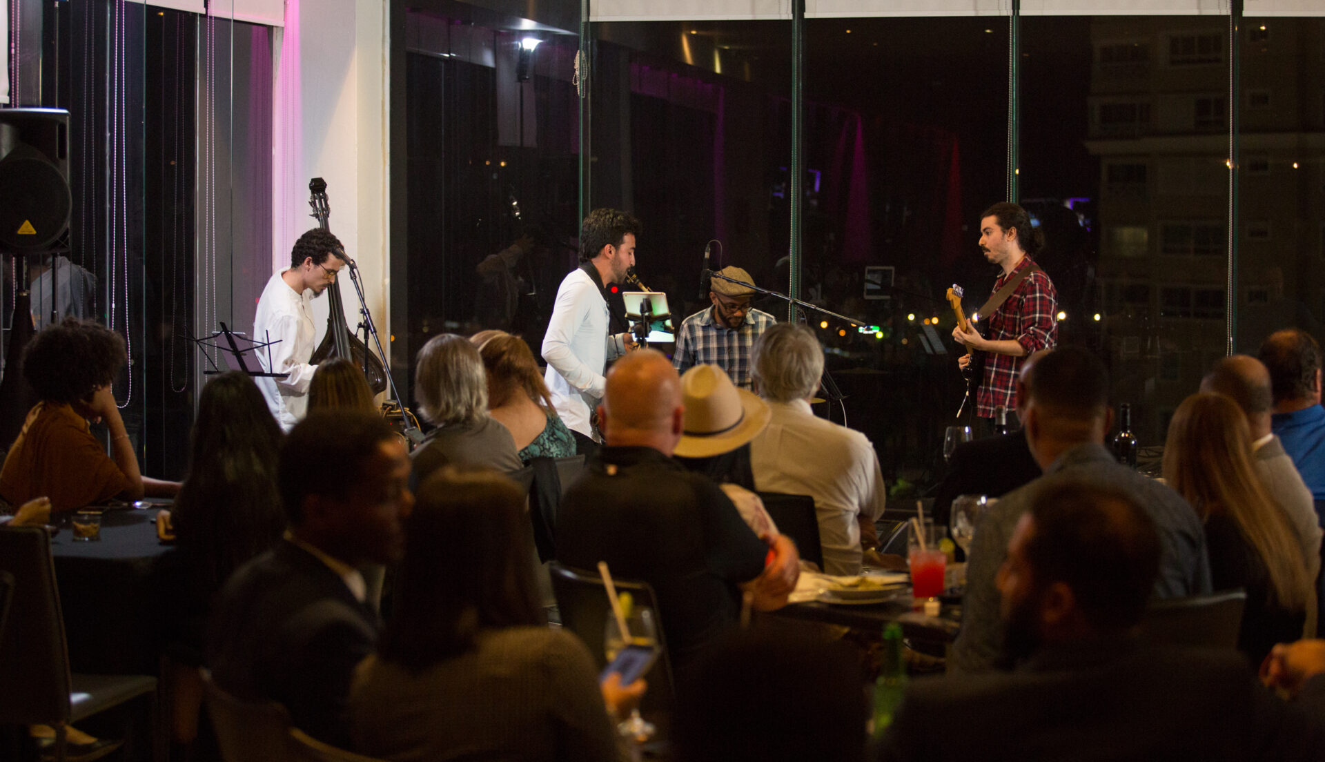 2.- Una de las agrupaciones tocando en el Fiesta Sunset Jazz