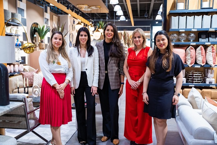 Foto Principal 3199- Carla Agramonte, María Herrera, Paola Collado, Jacqueline Martínez y Katherine Báez