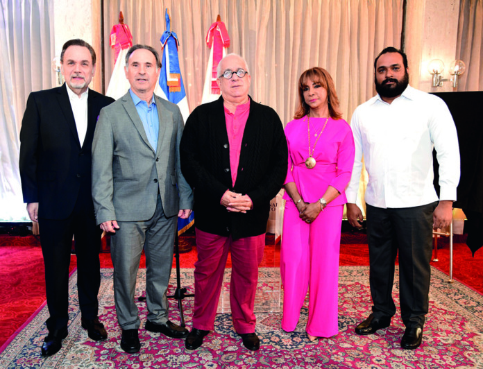 Foto Principal. Pedro García, Carlos Veitía, Giovanny Cruz Durán, Fátima Guzmán y Mijail Peralta