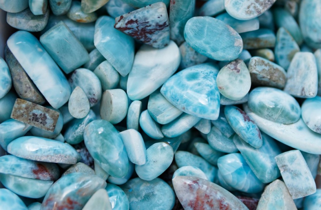 El arte de la joyería dominicana 3 Tras las huellas del larimar en Barahona