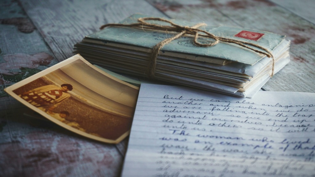 Las cartas, una forma de expresar los sentimientos más intensos del corazón. 2 pexels suzyhazelwood 5207627
