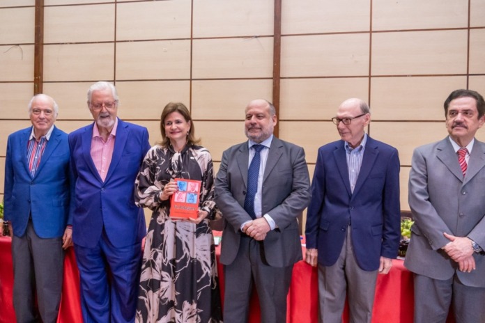 1- Principal- Bernardo Vega, José Del Castillo, Vice Presidenta Raquel Peña, Pablo Gómez Borbón, Frank Moya Pons y Tony Raful