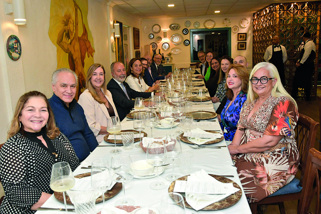 Una noche en honor a Antonio Pompa-Baldi 4 Invitados a la cena de presentacion. del artista Antonio Pompa Baldi