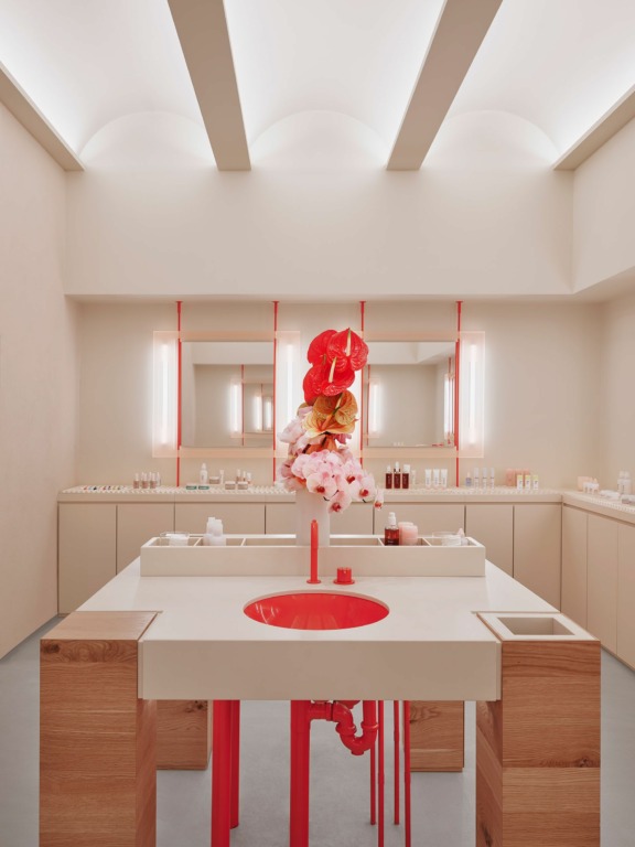 Glossier Flagship: Un santuario rosa para la belleza y el placer de consentirse 5 seandavidson 021323 glossier 72spring 07 1676566453