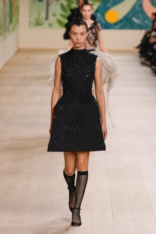 El futuro de la alta costura: innovación, tradición y exclusividad 4 w500px 29556 236330 dior alta costura primavera verano 2025 paris