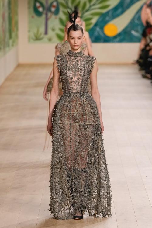 El futuro de la alta costura: innovación, tradición y exclusividad 7 w500px 29556 236355 dior alta costura primavera verano 2025 paris