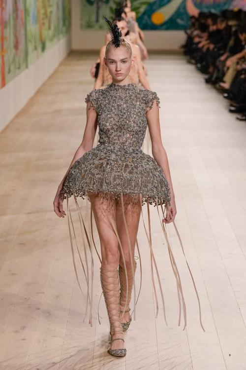 El futuro de la alta costura: innovación, tradición y exclusividad 5 w500px 29556 236356 dior alta costura primavera verano 2025 paris