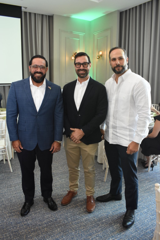 Guyana y República Dominicana consolidan su relación comercial en encuentro empresarial 2 Alexander Sarante Eric Perez Mella y Eric Michelen 1