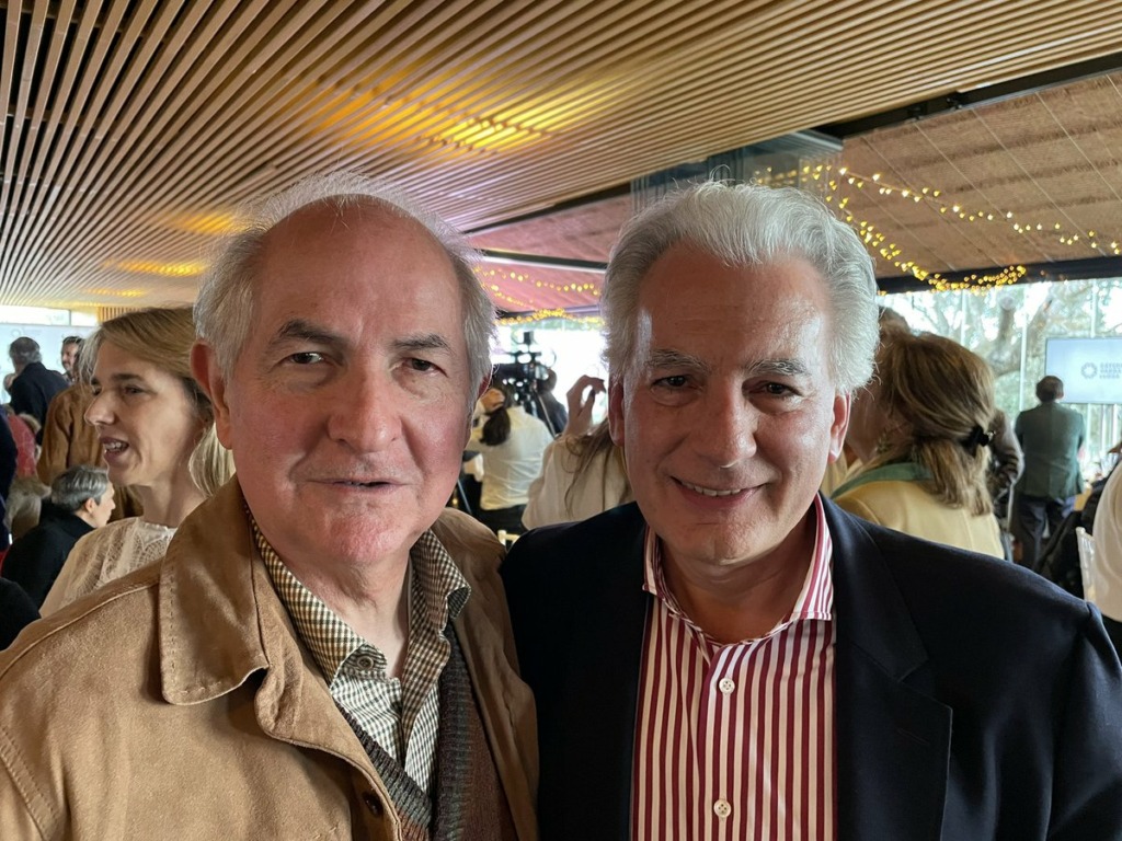 Álvaro Vargas Llosa 5 GaLzYS8XcAAaMWi