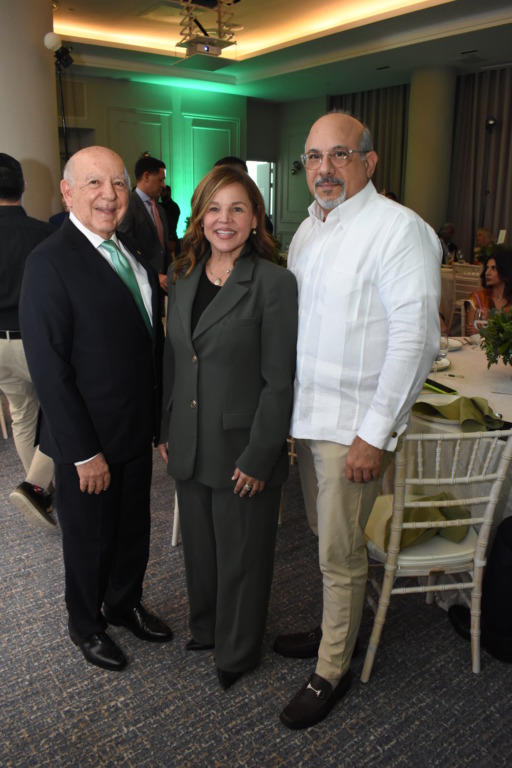 Guyana y República Dominicana consolidan su relación comercial en encuentro empresarial 3 Hugo Guiliani Montserrat Puig y Marcelino Varela 1