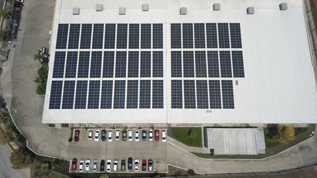 Lanco Dominicana: Una empresa comprometida con la sustentabilidad 2 Paneles Solares en la planta de Lanco Dominicana