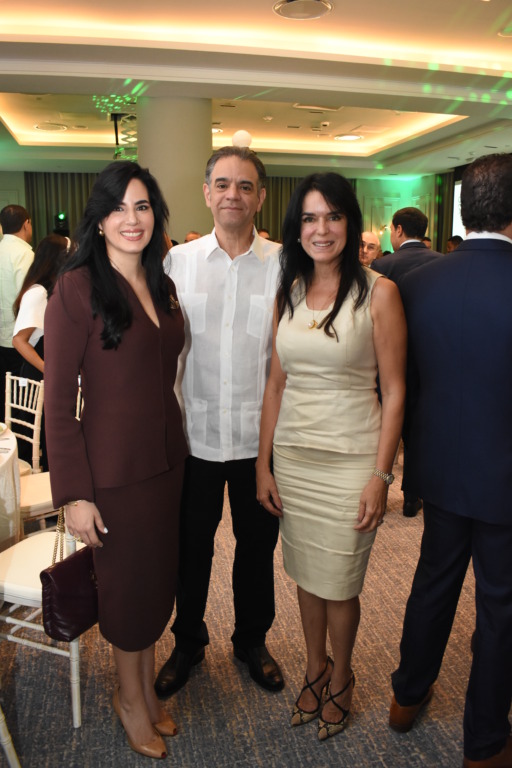 Guyana y República Dominicana consolidan su relación comercial en encuentro empresarial 5 Rosalia Carbuccia Hector Cambero y Sarah Vinas 1