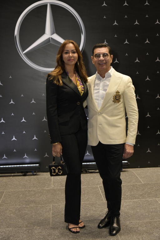 Autozama reinaugura su showroom con elegancia y visión de futuro 5 Elbanira Morales y Hector Zacarias