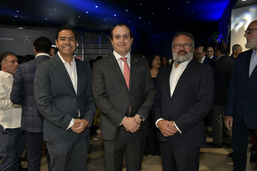 Autozama reinaugura su showroom con elegancia y visión de futuro 6 Federico Gonzalez Javier Maranzini David Hazoury