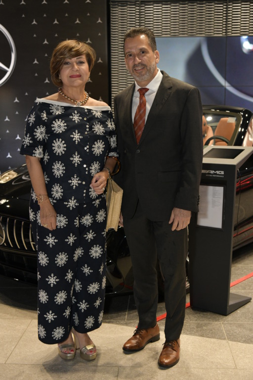 Autozama reinaugura su showroom con elegancia y visión de futuro 4 Imaculada Llibre de Berges y Jose Berges