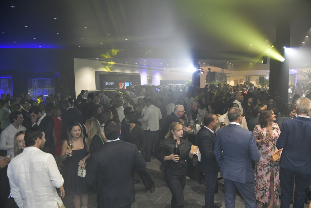Autozama reinaugura su showroom con elegancia y visión de futuro 9 JCP2573