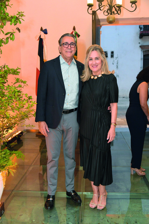 Jacqueline Troncoso de Frias y Francisco Frias