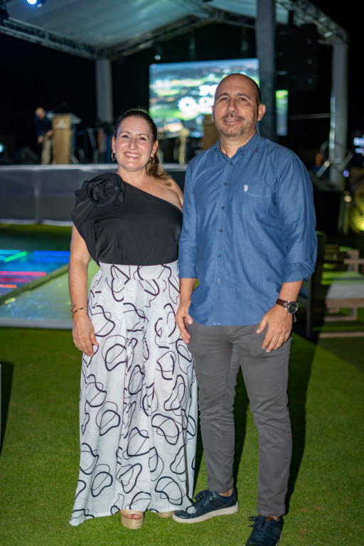 Playa Nueva Romana inaugura el primer campo de golf ilumiado en República Dominicana 3 MAYRIN NORDARSE Y JORGE LUIS CORTEGAZA