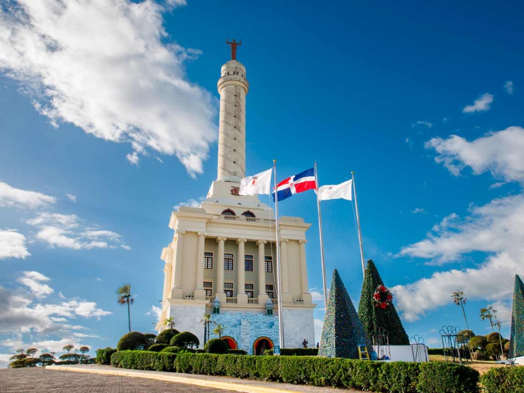8 lugares emblemáticos de la República Dominicana: Tesoros naturales, históricos y culturales 9 Monumento a los Héroes de la Restauración