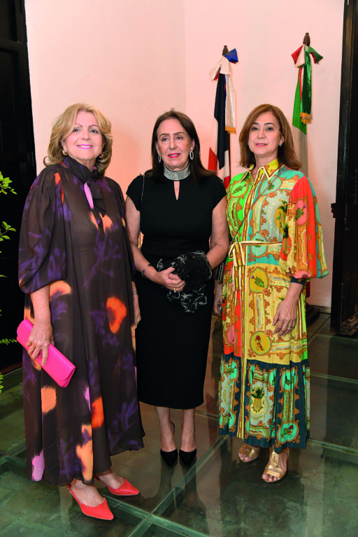 Ramona Vanderlinder Jeannette Nadar y Araminta de la Cruz
