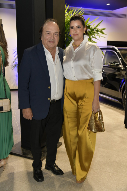 Autozama reinaugura su showroom con elegancia y visión de futuro 8 Vinicio Castillo y Bianca de Castillo