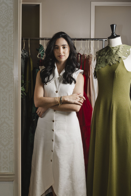 Elegancia que viaja con alma: El arte atemporal de Beatriz Rodríguez 1 elegancia
