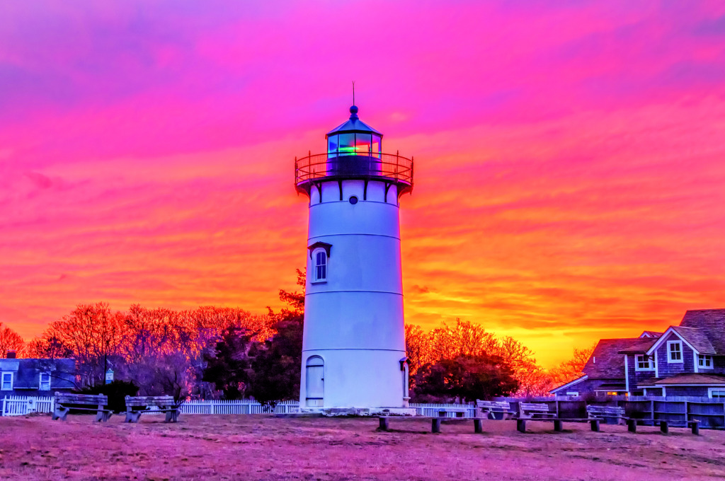 Los 5 Guardianes de Luz guiándonos hacia puerto seguro en Martha's Vineyard 2 PORTADILLA east chop light magenta sunset