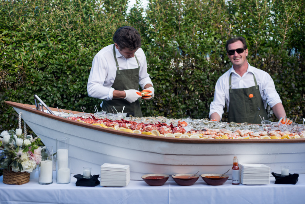 19 RAW OYSTER BAR ESA ÚLTIMA NOCHE EN MARTHA’S VINEYARD 1 Raw Dory Boat 1