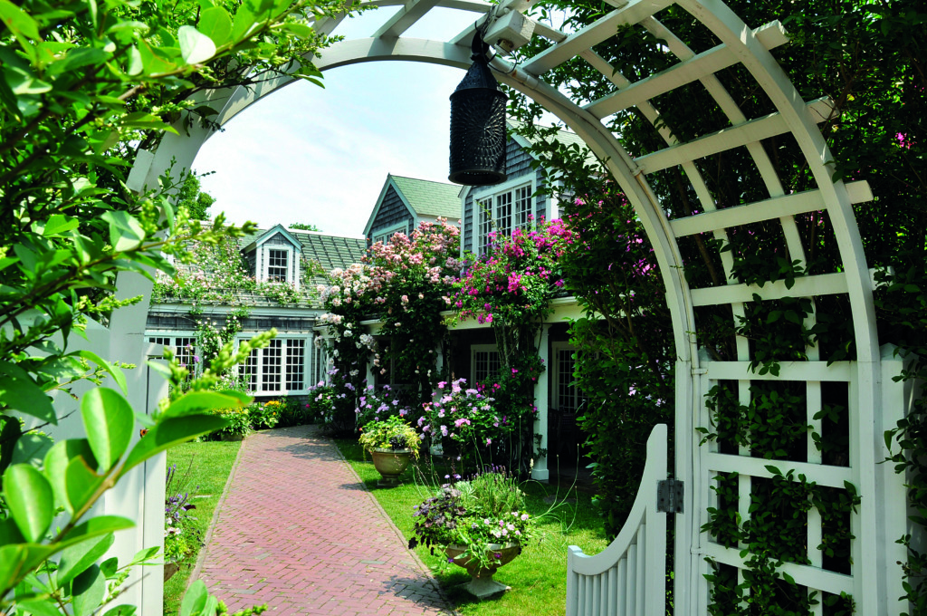 Nantucket 10 THE CHANTICLEER SCONSET NANTUCKET 2 credit William DeSousa Mauk Copy