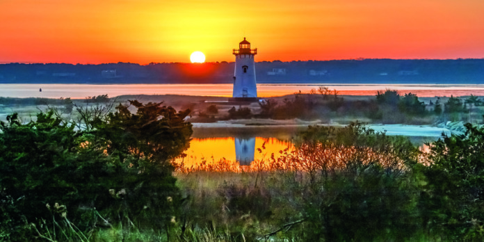 edgartown light january sunrise Guardianes