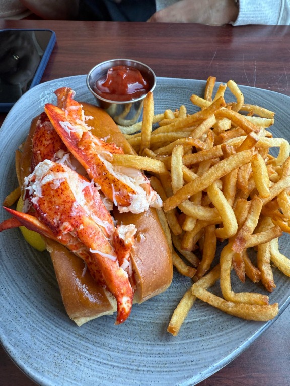 Nantucket 4 lobster roll 2