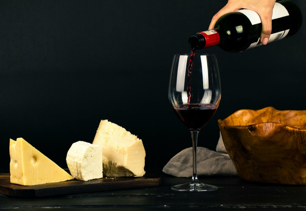 Vinos y quesos; cómo combinarlos para vivir una experiencia exquisita 6 pexels craytive 1545529