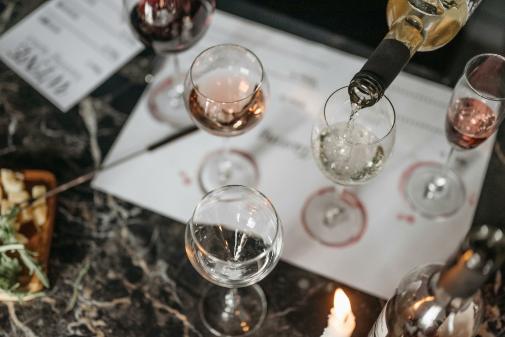 Vinos y quesos; cómo combinarlos para vivir una experiencia exquisita 1 pexels pavel danilyuk 8775389
