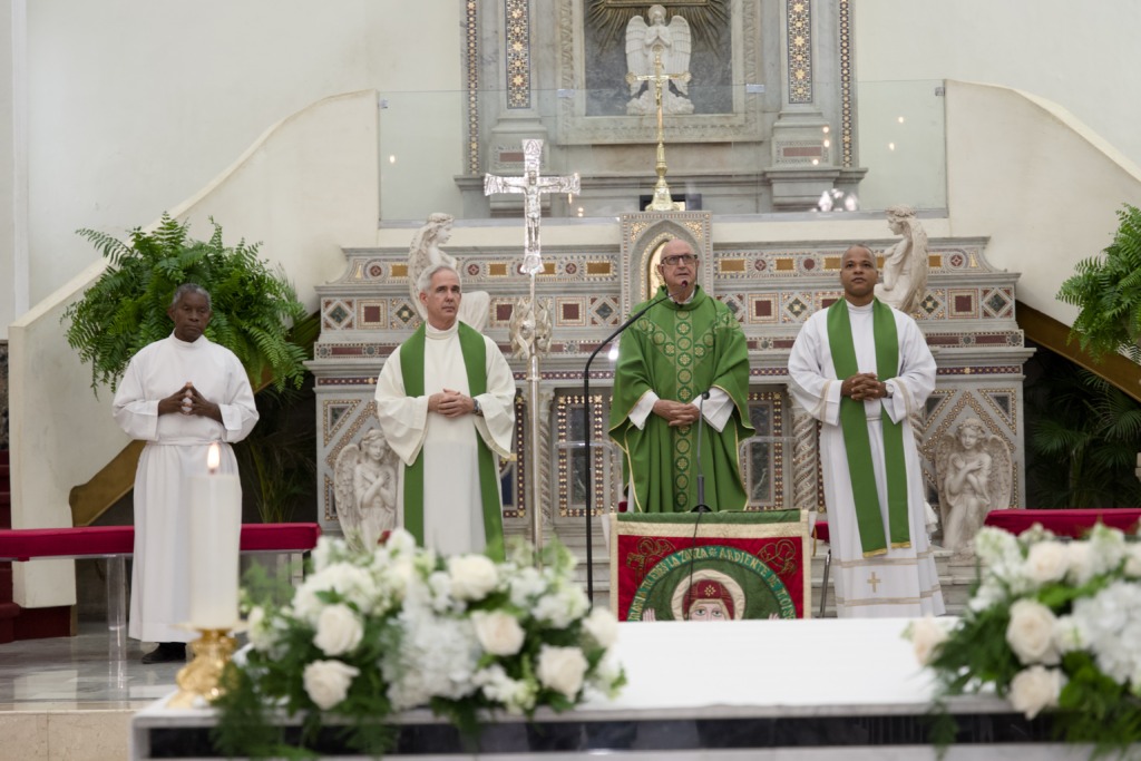 Conexión LiLeón, una nueva etapa 1 1Padre Javier Vidal padre Jose Hernando y padre Victor Tavarez