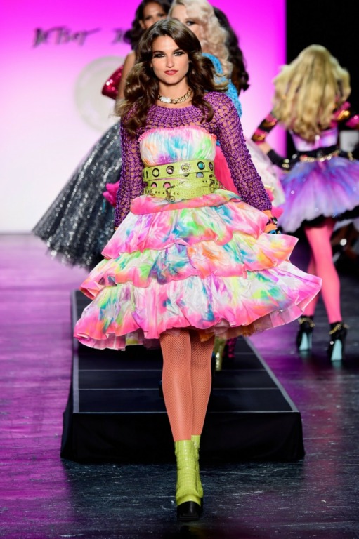Betsey Johnson: Un universo de color, tutús y zapatillas con historia 6 Betsey Johnson 1