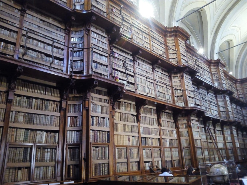 Roma, la Ciudad Eterna para los escritores que prefiguraron el actual turismo de masas 4 biblioteca angelica roma