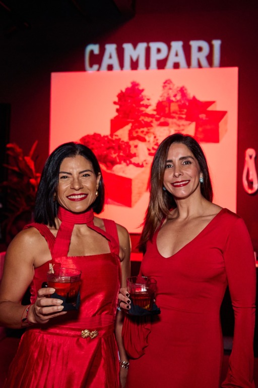 Negroni Week 2025 inicia en República Dominicana con una noche de arte y sabor en Altri Tempi. 3 Alejandra Ortiz y Nanette Camarena