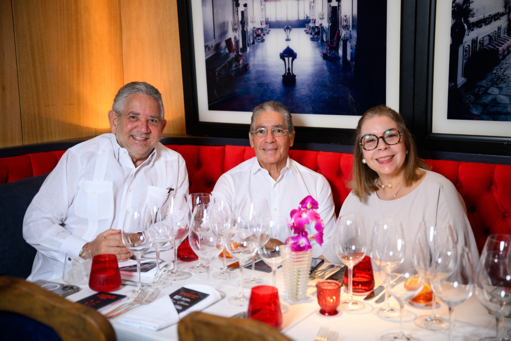 MACARFI celebra cena a “cuatro manos” con los chefs María Marte y Cristóbal Martos 2 Roberto Henriquez Enrique Pou Tammy Reynoso