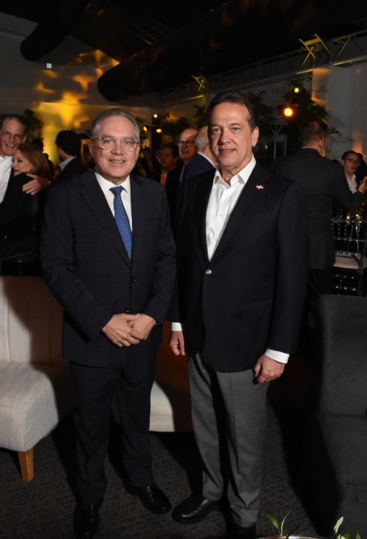 Farmacias Los Hidalgos celebra sus 50 años de compromiso con la Salud y la Vida 2 6187 Ernesto Martinez Staffeld y Victor Bisono Haza
