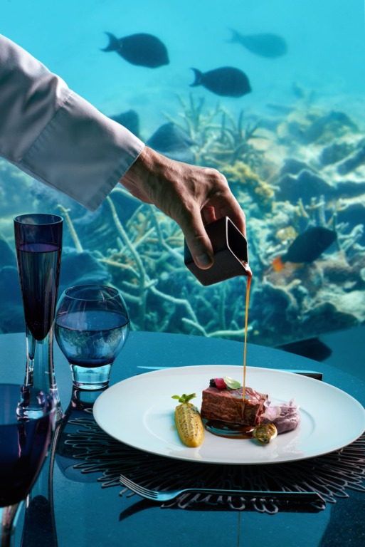 Subsix, Maldivas: Un club restaurante bajo el agua con interiores inspirados en corales y criaturas marinas. 2 A5 Tajima Wagyu Sirloin Chimichurri and Japanese Caviar Main course 1 1