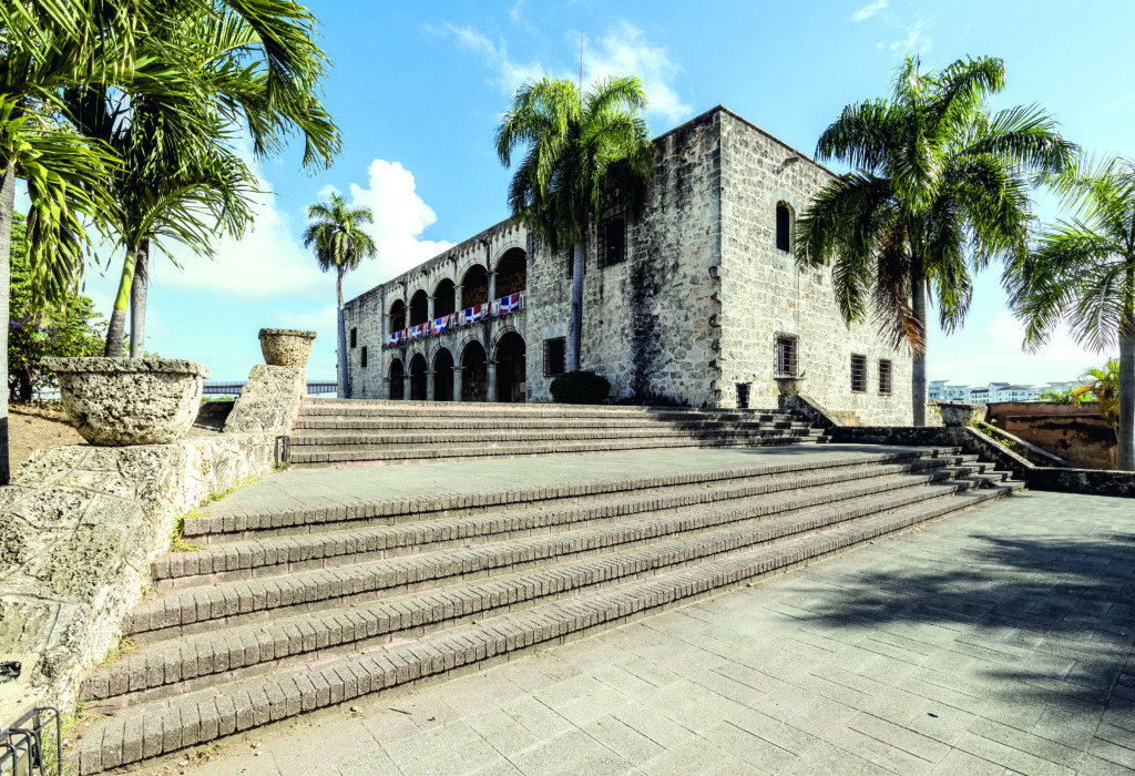 Tesoros de piedra y legado cultural, estructuras icónicas de la República Dominicana 4 Alcazar de colon