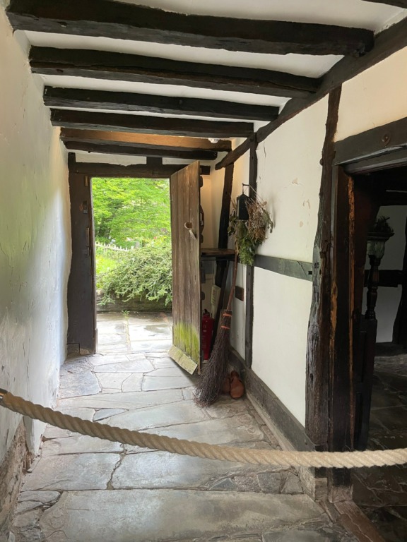 Casas que cuentan historias: El Encanto eterno de hogares con alma 2 Anne Hathaways