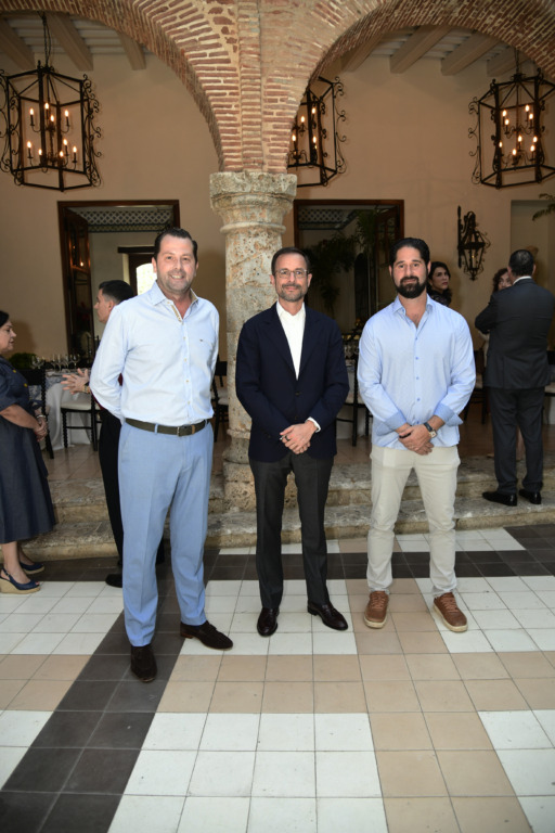 Asociaciones e instituciones de la Ciudad Colonial se reúnen con la embajadora del Reino de España 2 Carlos Arnal Roberto Bonetti y Silvan Ridel