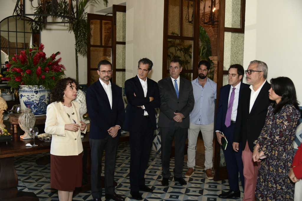 Asociaciones e instituciones de la Ciudad Colonial se reúnen con la embajadora del Reino de España 7 DSC9861