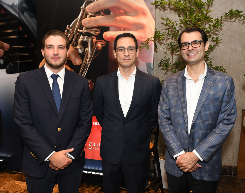 Banco López de Haro y Fundación Sinfonía firman acuerdo de colaboración para impulsar la formación y movilidad internacional de jóvenes músicos dominicanos 3 Foto 4 Bolivar Batista Alfonso Lomba y Javier Rodriguez 1