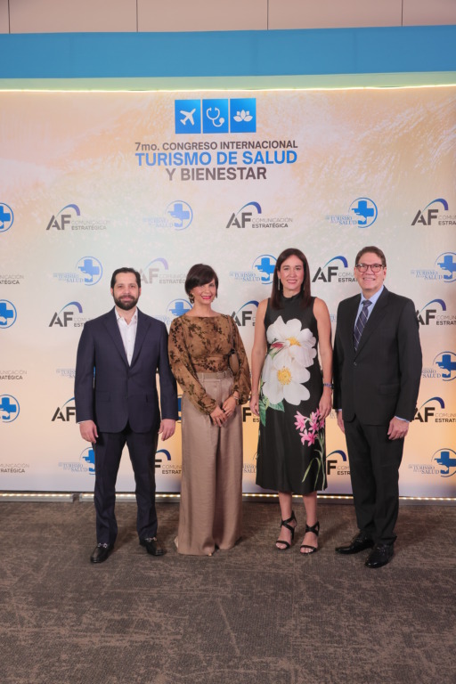 7.º Congreso Internacional de Turismo de Salud y Bienestar consolida a República Dominicana como líder regional y destino #19 del mundo 7 Foto 5 Ernesto Bournigal Silvia Olivero de Bournigal Maitee Del Toro y Eduard Gottschalk 1